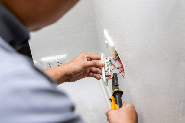 Best Affordable Emergency Electrician  in Emmetsburg, IA